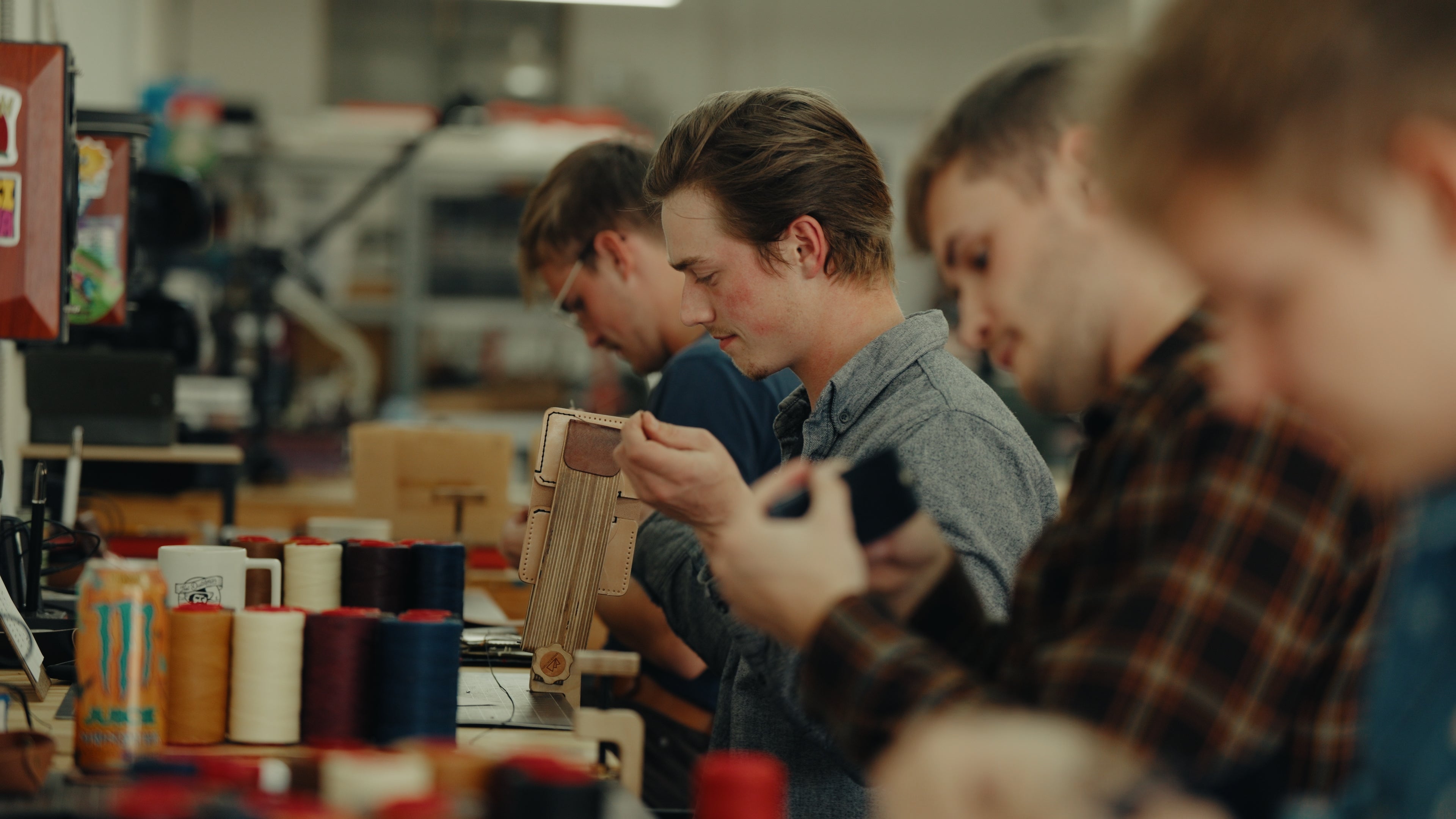 Handmade vs Factory-Made Leather Goods: Key Differences