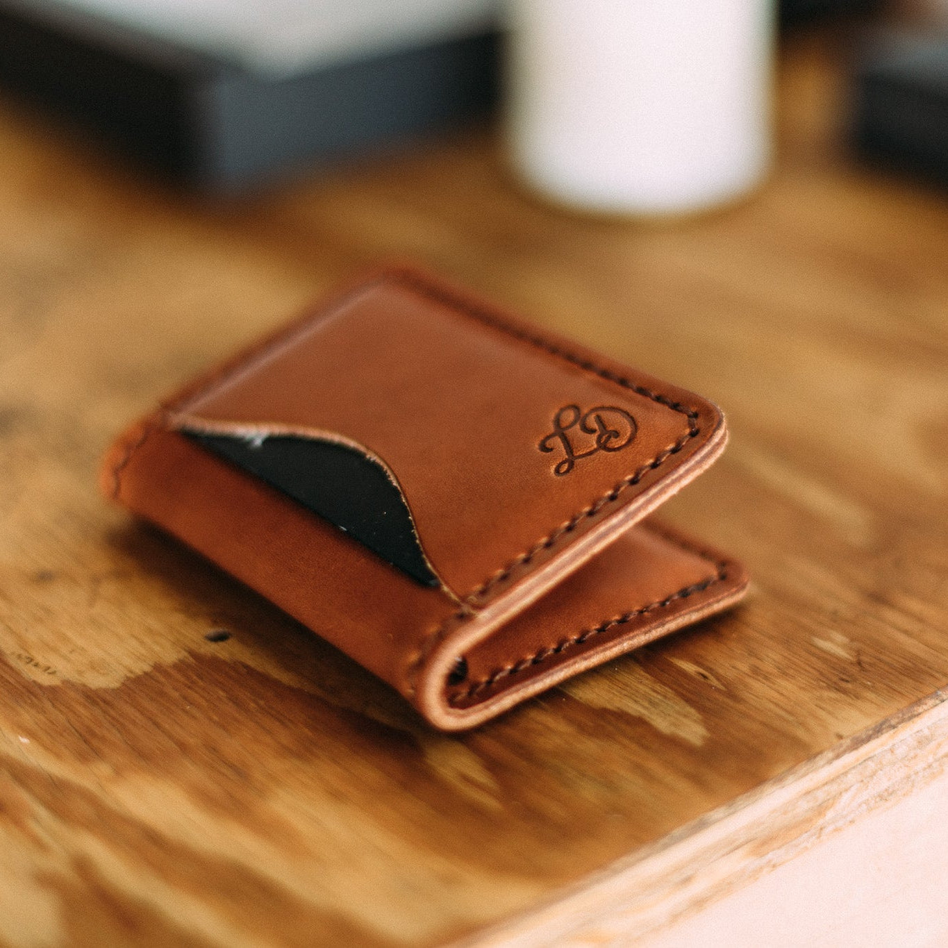 The Minimalist Wardrobe: Accessorizing with a Slim Leather Wallet