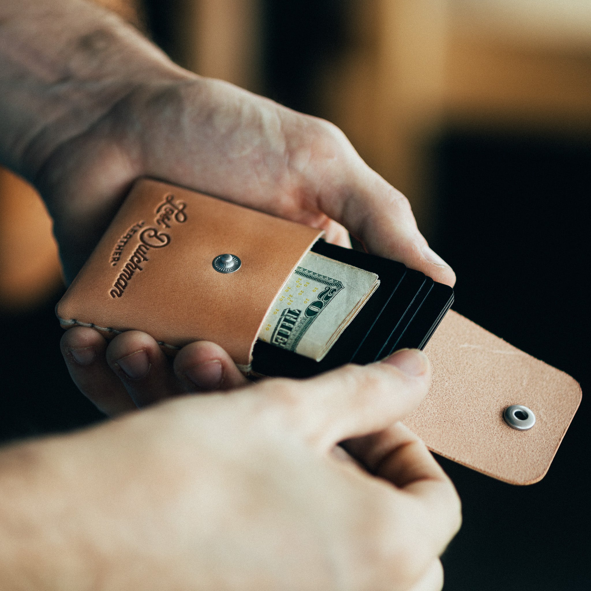 The Snap Finn | Handmade Leather Card Holder