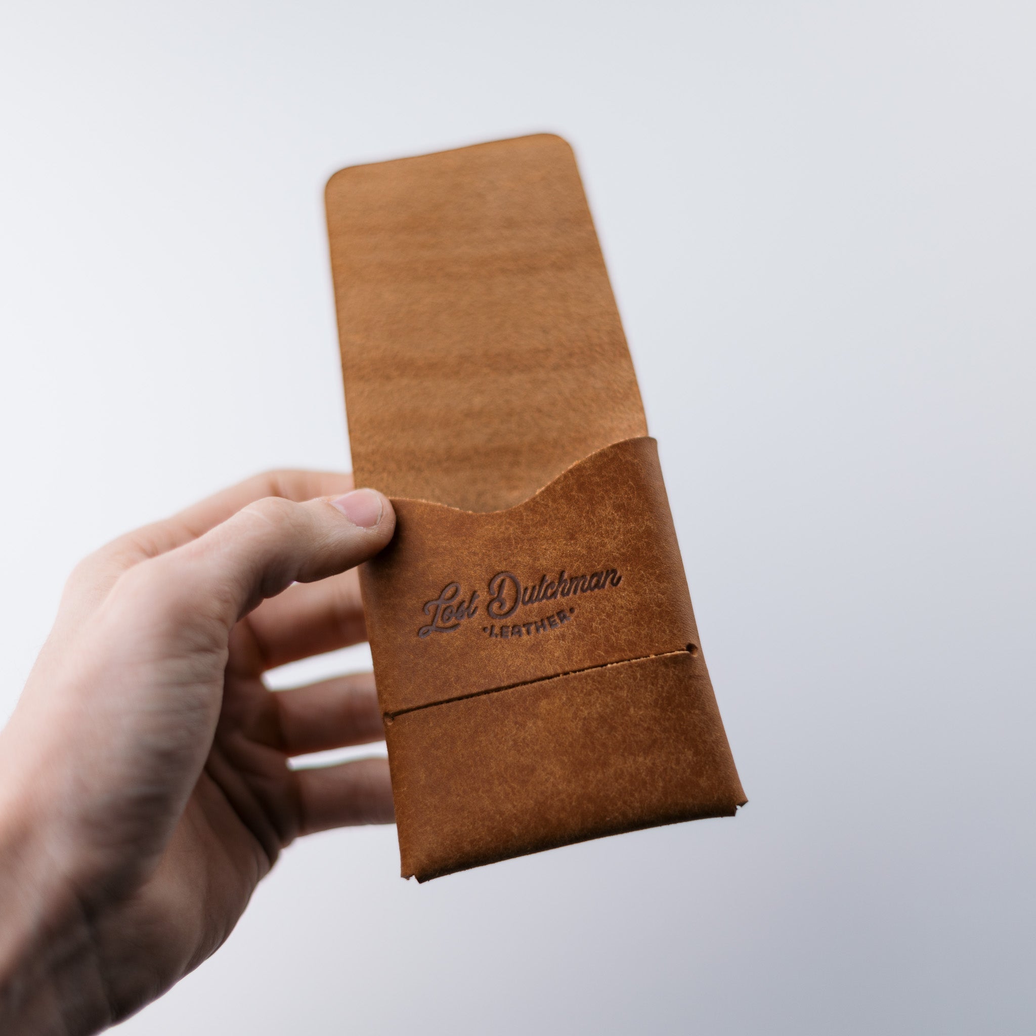 Slim Wallet, Big Advantage: Benefits of a Minimalist EDC